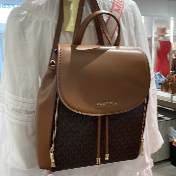 Michael Kors Phoebe 35F2G8PB2B Flap Drawstring Backpack 
Brown Signature 
NWT - Picture 12 of 16